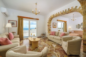 Smart TV - R&M Ocean View Charming 3-bedroom house in peaceful Daskalio (Daskalio)