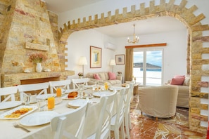 Dining - R&M Ocean View Charming 3-bedroom house in peaceful Daskalio (Daskalio)