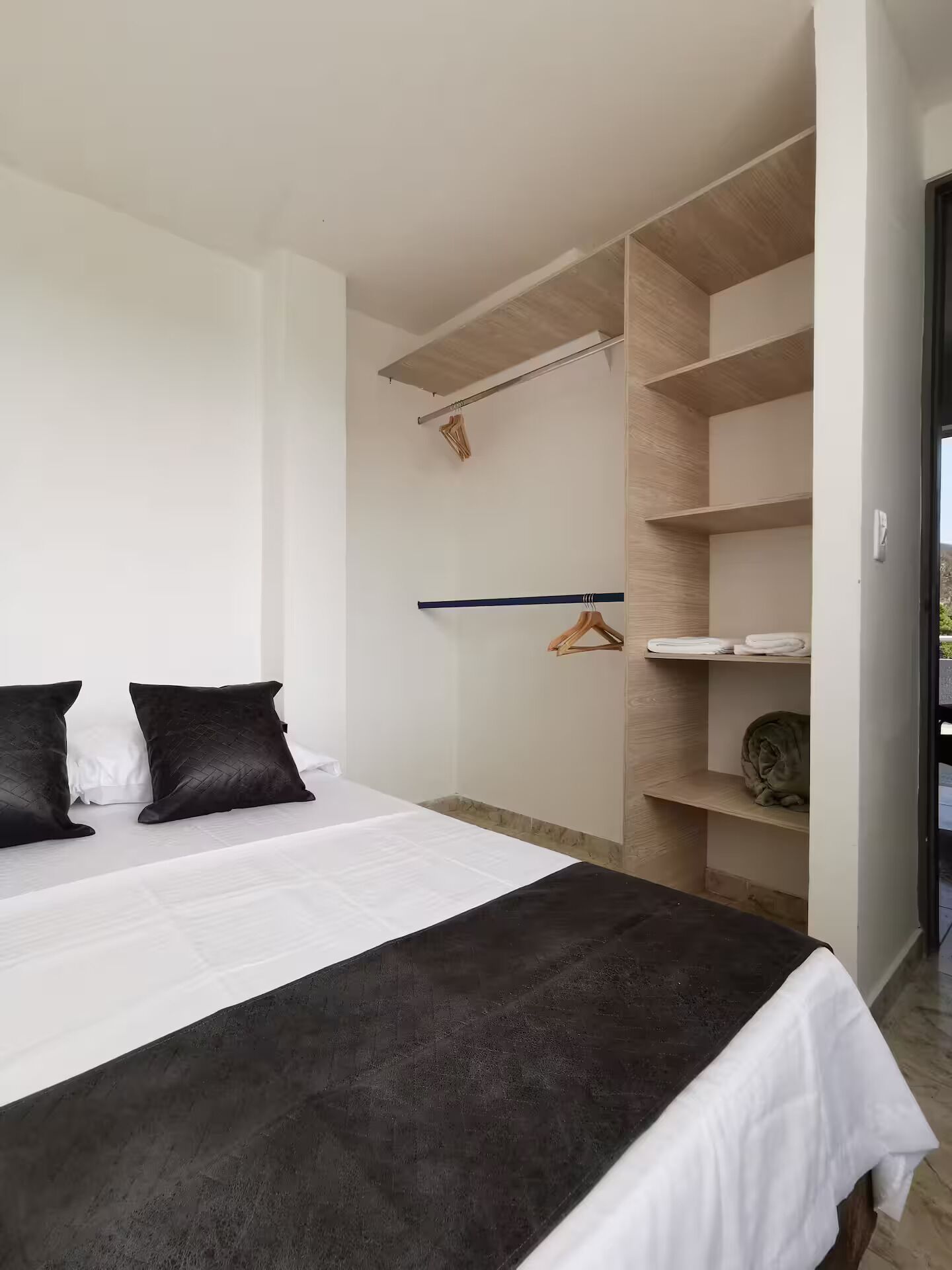 2 habitaciones, tabla de planchar con plancha y wifi 