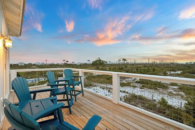 Gulf View Home w/ Beachfront Patio