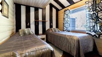 Iron/ironing board, bed sheets