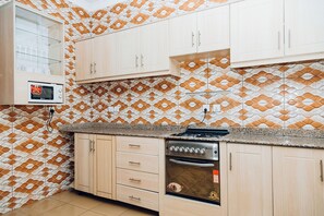 Frigorífic, microones, forn i placa de cuina 