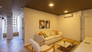 TV 32-cm có truyền hình kỹ thuật số 