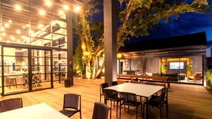 基础公寓 | 室外用餐