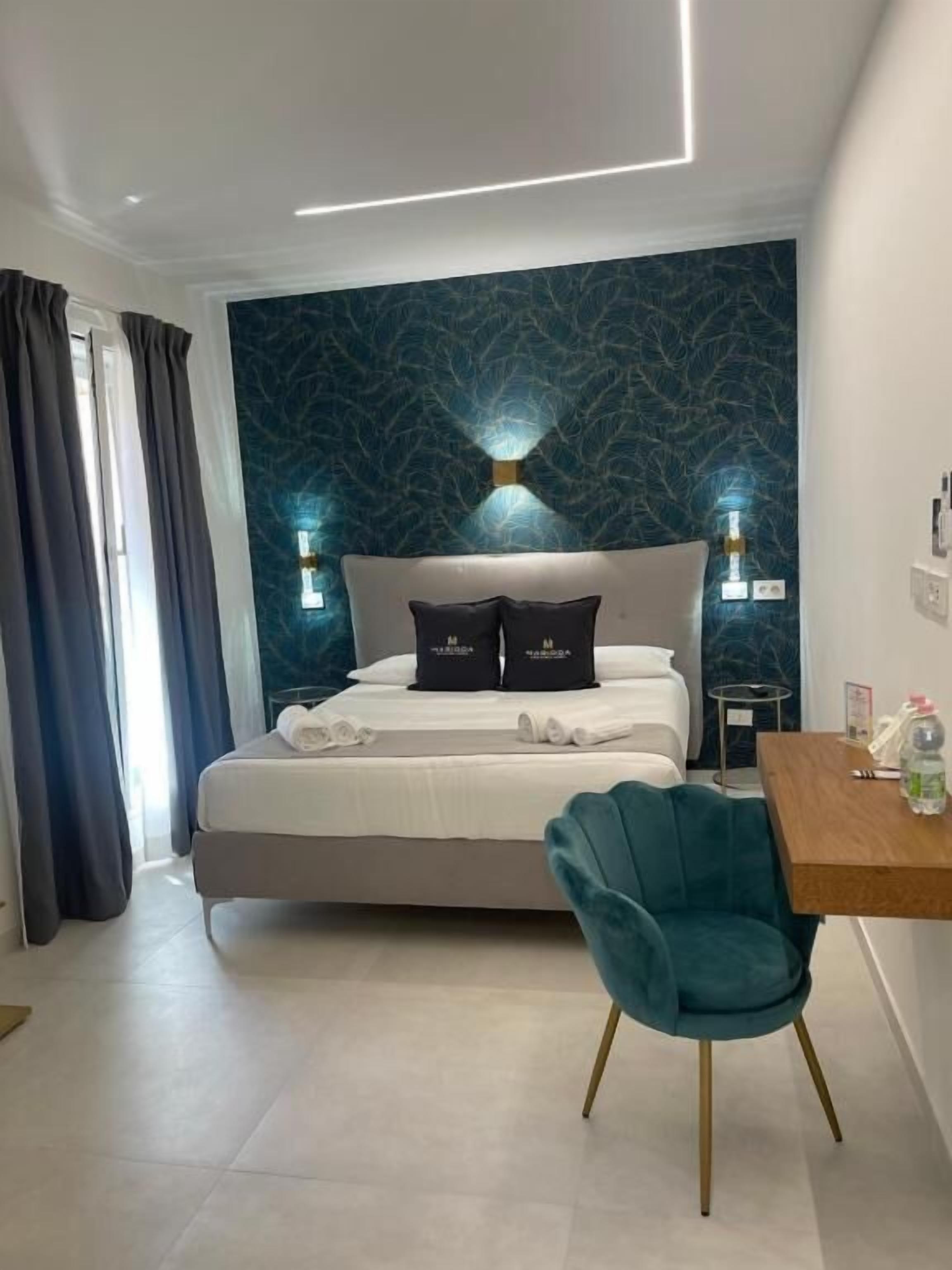 Quarto casal luxo, vista para o pátio | Cofres nos quartos, cortinas blackout, quartos à prova de som