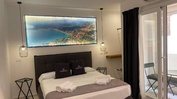 Suite Superior, vista cortile | Una cassaforte in camera, tende oscuranti, insonorizzazione