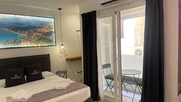 Suite Superior, vista cortile | Una cassaforte in camera, tende oscuranti, insonorizzazione