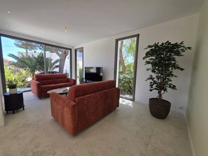 TV - Elegant new villa just steps from the beach - Air conditioning (Hyères)