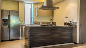 Apartemen Deluks, pemandangan pantai | Dapur pribadi