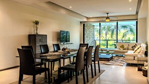 Apartemen Deluks, pemandangan pantai | Tempat makan