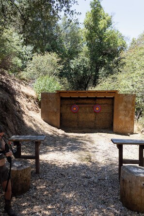 Outdoor dining - 28-Acre Retreat / 360 View Hilltop House, Barn Bar, Yurt / Near Trail of Giants (California Hot Springs)
