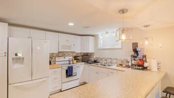 Coffee/tea maker, fridge, microwave, oven