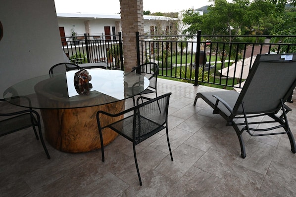 Luxury Suite, Garden View | Outdoor dining