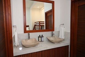 Habitación familiar, vistas al jardín | Interior
