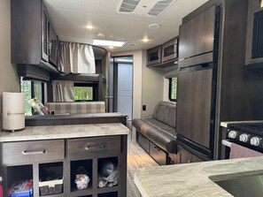 Interior - The Nuthouse - A Private 1/2 acre stay - 28 miles from Yellowstone Park (Island Park)