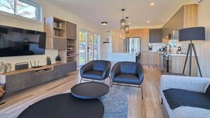 Smart TV, fireplace, video games, DVD player - Chalet Belle-vue, randonnées, spa, accès au Lac (La Minerve)