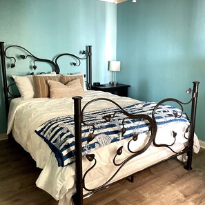2 Schlafzimmer, Zimmersafe, Schreibtisch, WLAN