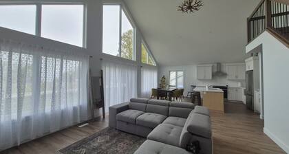 Brand New Lakeside Cottage | Private Beach Access