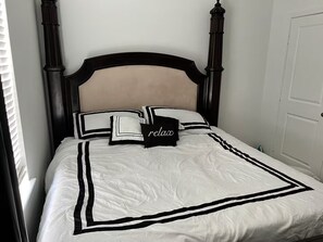 Room - Charming 1-bedroom house with AC in cozy Alvin (Alvin)