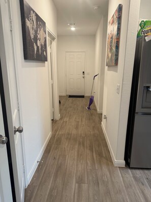 Interior - Charming 1-bedroom house with AC in cozy Alvin (Alvin)