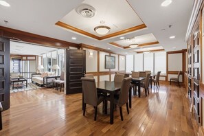 Dining - Hi-Rise Condo W/ Beach Views & Resort Pool! (Galveston)