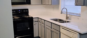 Lovely 3-bedroom house with AC in Daytona Beach