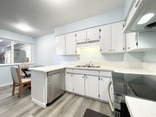 Richmond Airport Cozy Holiday House with free shuttle