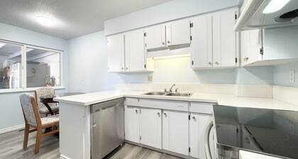 Richmond Airport Cozy Holiday House with free shuttle