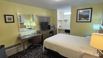 Basic Single Room | Desk, laptop workspace, WiFi (free)