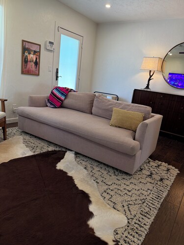 Bougie Cowboy half acre 290 wine trail , sauna, Hot Tub ,Fire Pit 