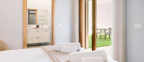 2 chambres, fer et planche à repasser, Wi-Fi, draps fournis