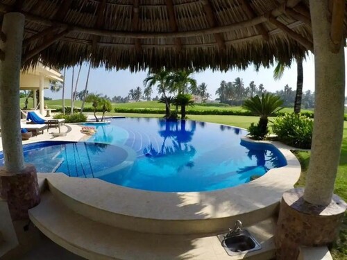 Stunning luxury villa in the exclusive Tres Vidas development