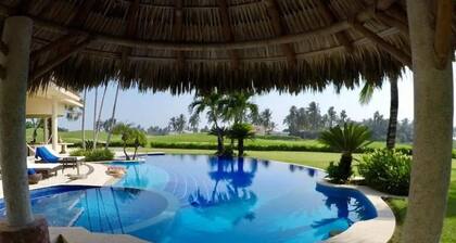 Stunning luxury villa in the exclusive Tres Vidas development
