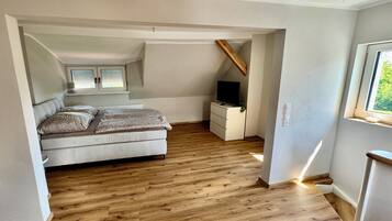 Iron/ironing board, WiFi, bed sheets