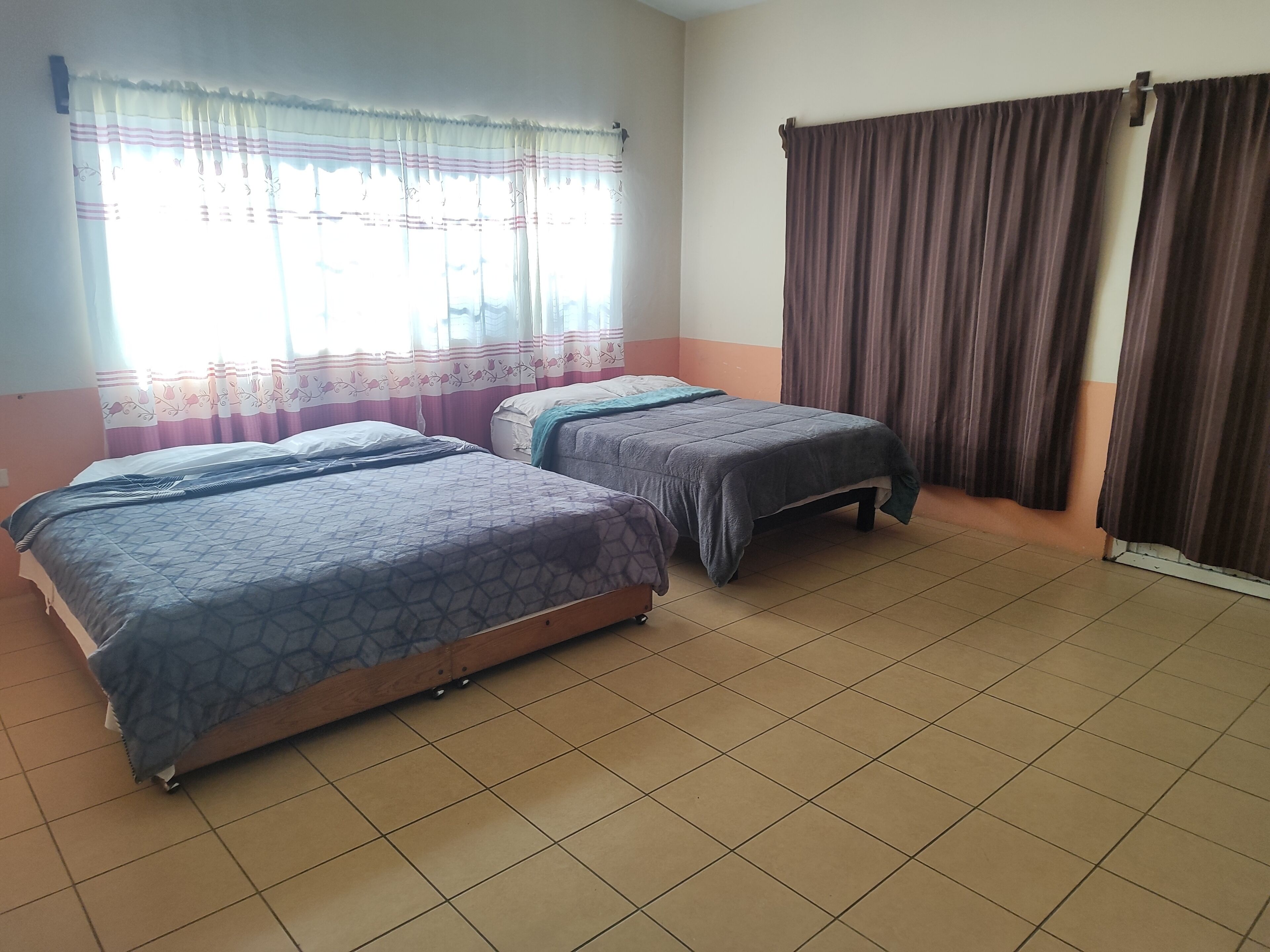 Decoración individual, escritorio, espacio para trabajar con un portátil