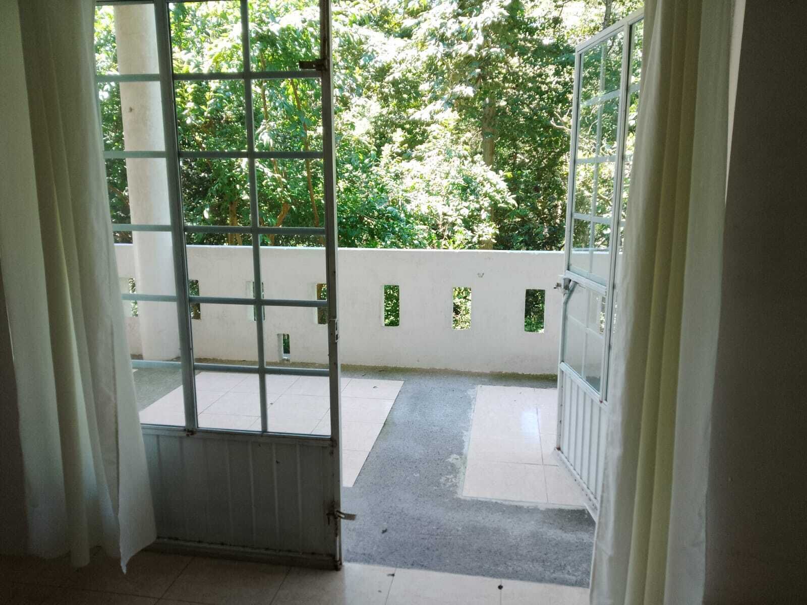 Habitación básica doble, balcón, vistas al jardín | Decoración individual, escritorio, espacio para trabajar con un portátil