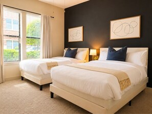 Desk, iron/ironing board, travel cot, WiFi - Trendy Modern Getaway w/ King Bed for a Prime Stay (Irving)