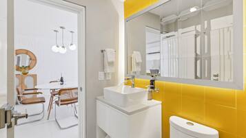 Comfort Condo | Bathroom