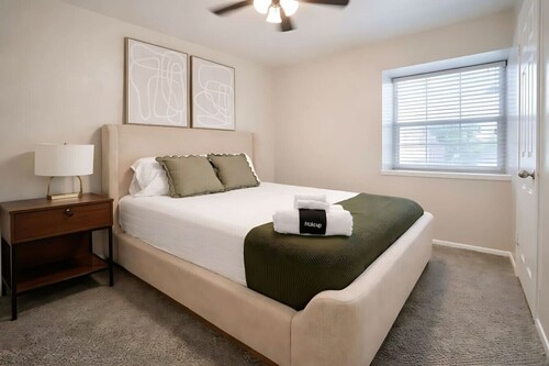 Stunning Stylish 3BR Townhome w/ Pool @ A+Location