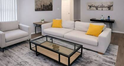 Stunning Stylish 3BR Townhome w/ Pool @ A+Location