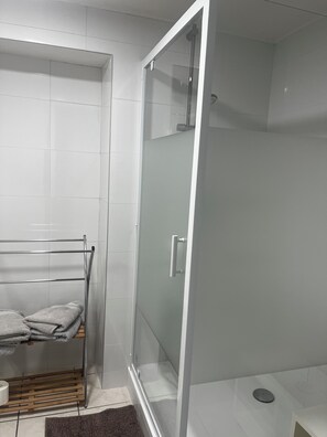 Hair dryer, toilet paper - Vrbo Property (Porte des Pierres Dorées)