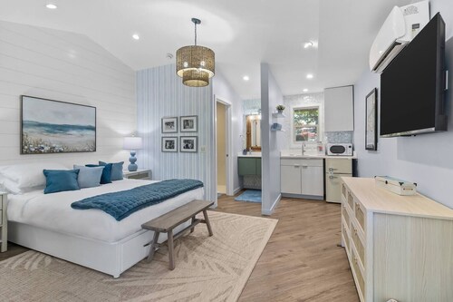 Suite 1 - The American Hotel Dwtn Williams Bay Walk to lake/restaurants, coffee
