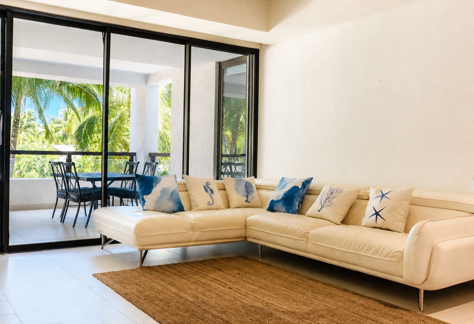 Apartamento Deluxe, vistas a la playa | Sala de estar