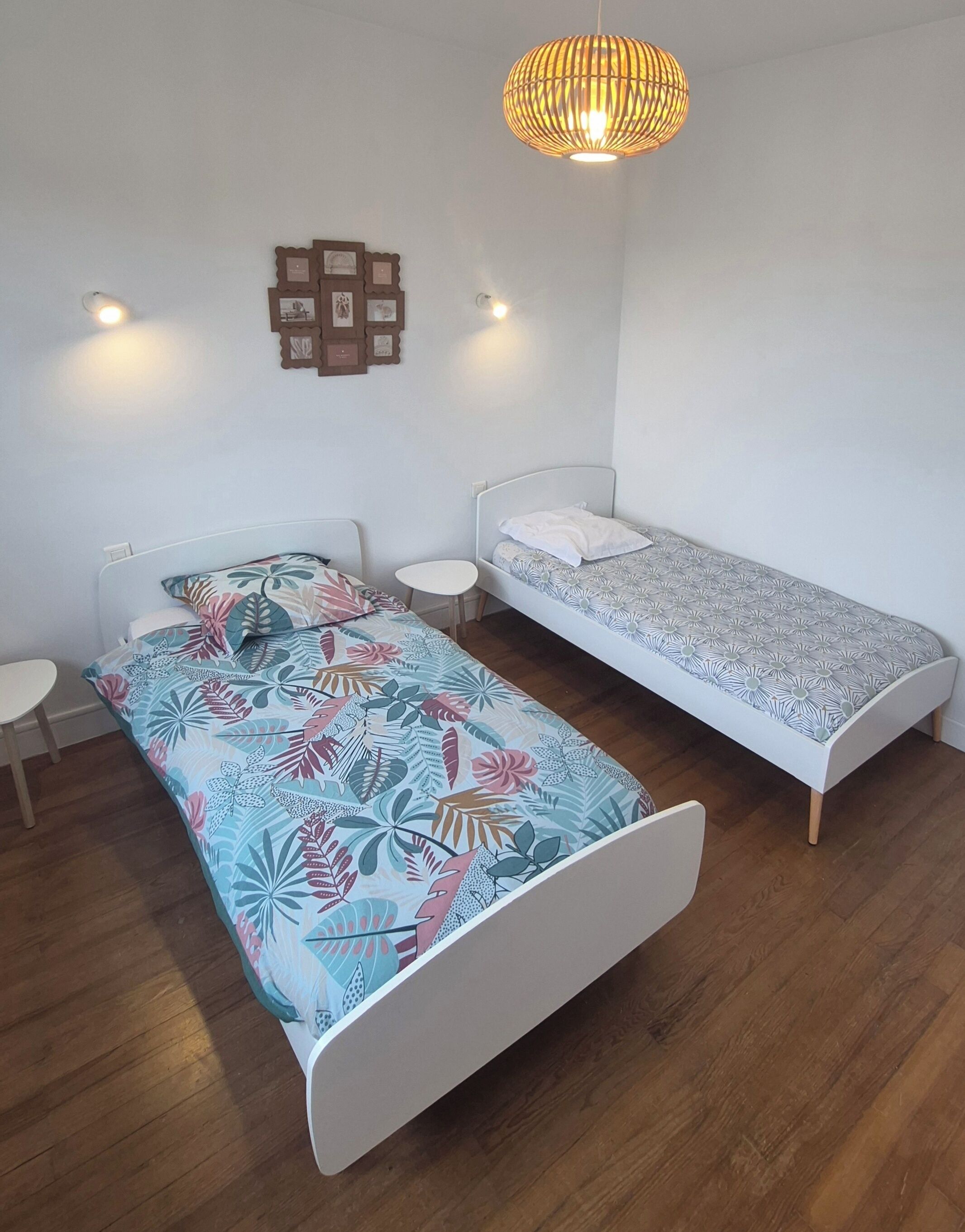 3 bedrooms, desk, iron/ironing board, bed sheets