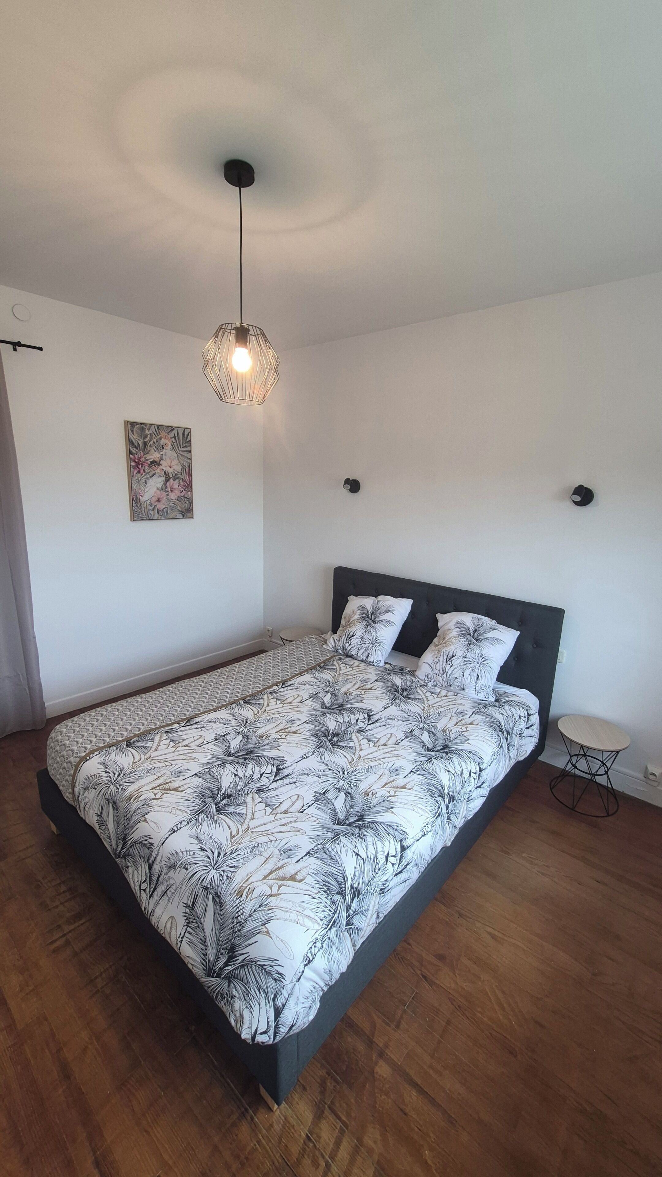 3 bedrooms, desk, iron/ironing board, bed sheets