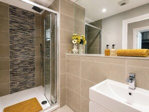 Bathroom - Brighton 1 Br Near Beach & Lanes Sleeps 3 (Brighton and Hove)