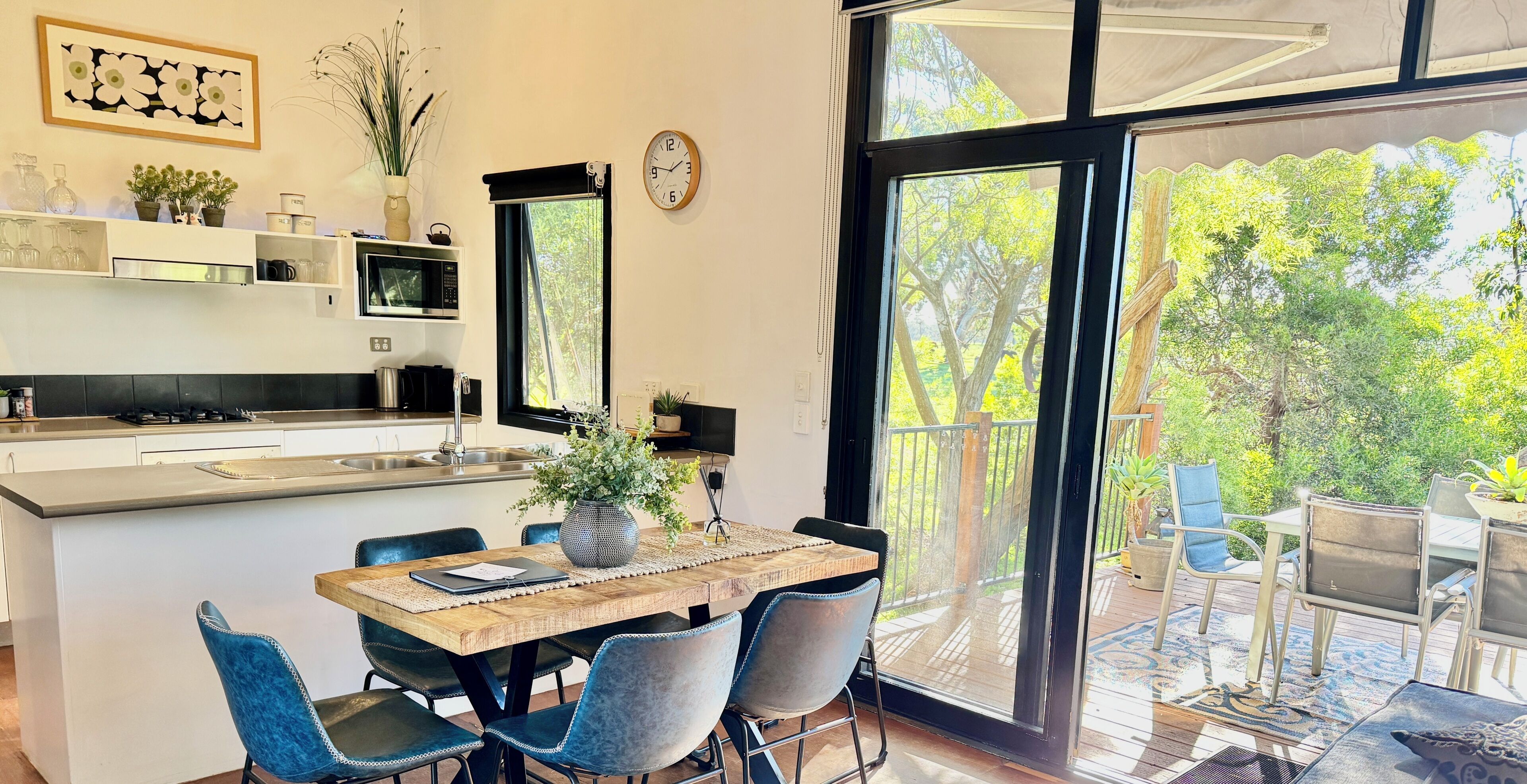 Luxury Villa, 3 Bedrooms, 2 Bathrooms, Garden View | Private kitchen | Highchair