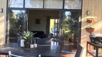 Luxury Villa, 3 Bedrooms, 2 Bathrooms, Garden View | Outdoor dining