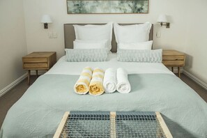 1 Schlafzimmer, Zimmersafe, Schreibtisch, Bügeleisen/Bügelbrett