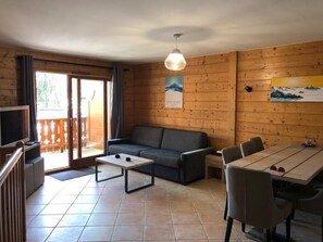 Living area - Vrbo Property (Morillon)